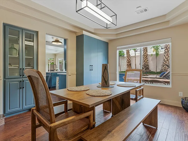 Calm and quiet dining room perfect for enjoying delicious meal times!!