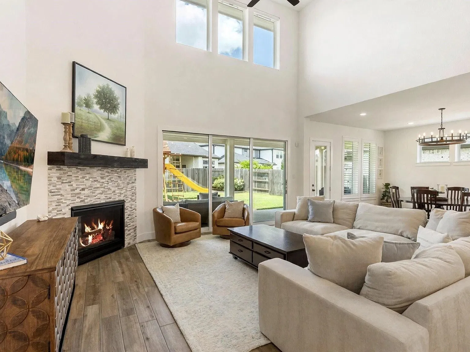 5 bed, 4.0 bath, 4190 sqft, $5,500 — Photo 4