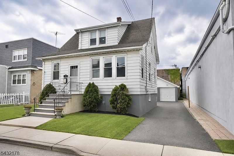 1st image of 58 Sidney St