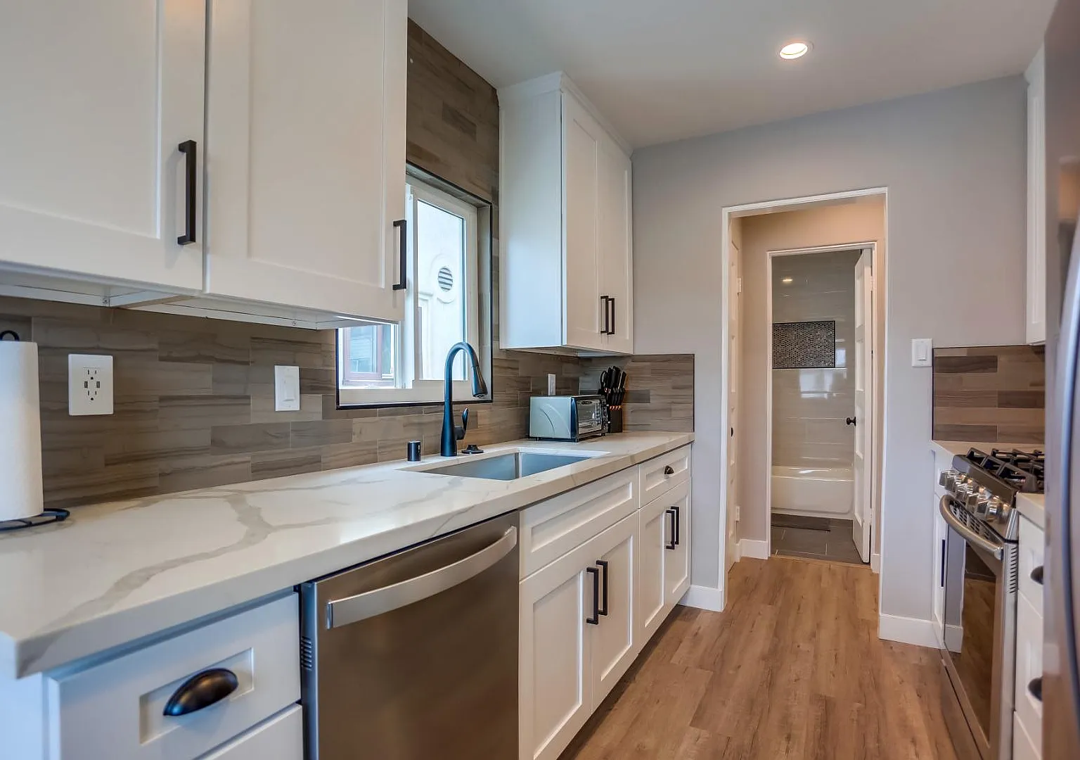 810 Island Court — Photo 3