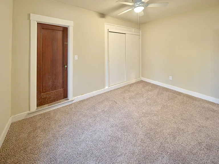 220 W Meeker St — Photo 8