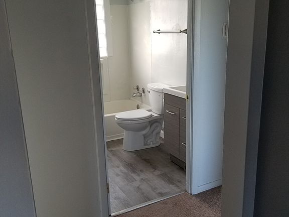 3rd image of 547 Powers Ave