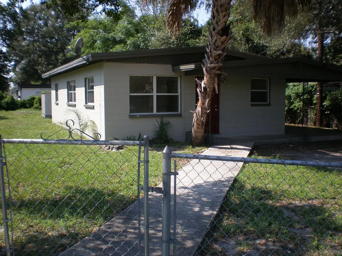3 bed, 1000 sqft, $1,695 — Photo 2