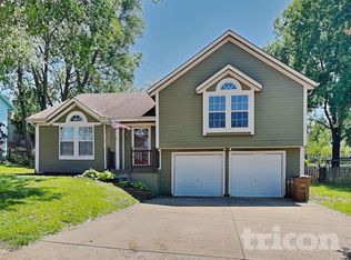 327 Shenandoah Dr, Raymore, MO 64083