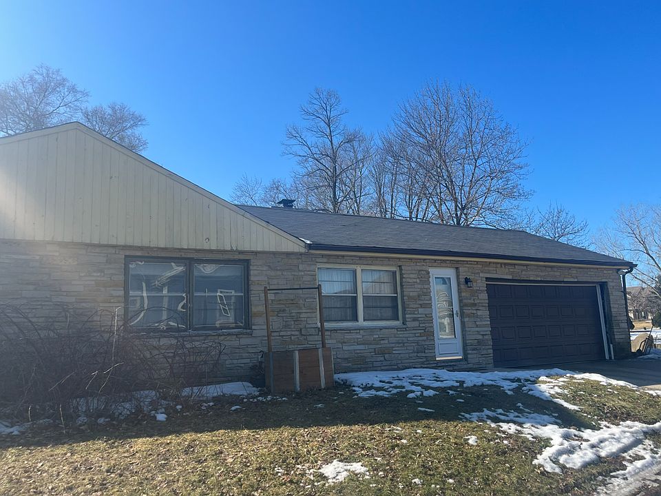 2nd image of 21476 W Main St