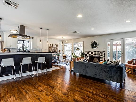3rd image of 11029 Glen Echo Ct