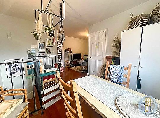 4th image of 138 Linden St #2A