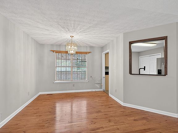 3rd image of 331 Thornbrooke Dr