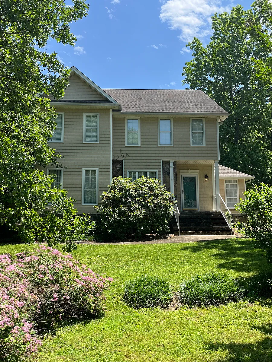 Building Photo - 2126 Mountain Hollow Dr
