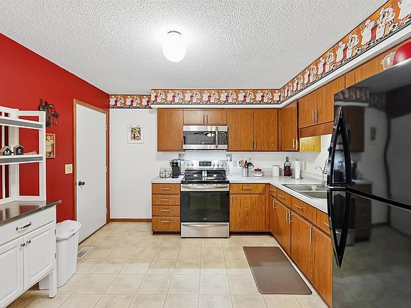 5th image of 109 NE 7th Ct