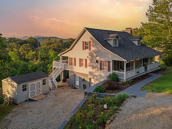 3rd image of 150 Lauren Ln