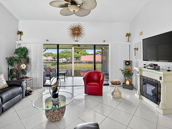 5th image of 7693 Lexington Club Boulevard #C