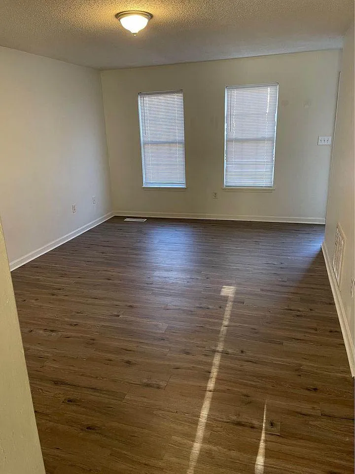 2 bed, 1.5 bath, 1200 sqft, $1,295 — Photo 4