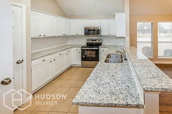 3 bed, 2.0 bath, 1634 sqft, $2,085 — Photo 4