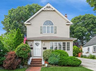 15 E Euclid St, Valley Stream, NY 11580