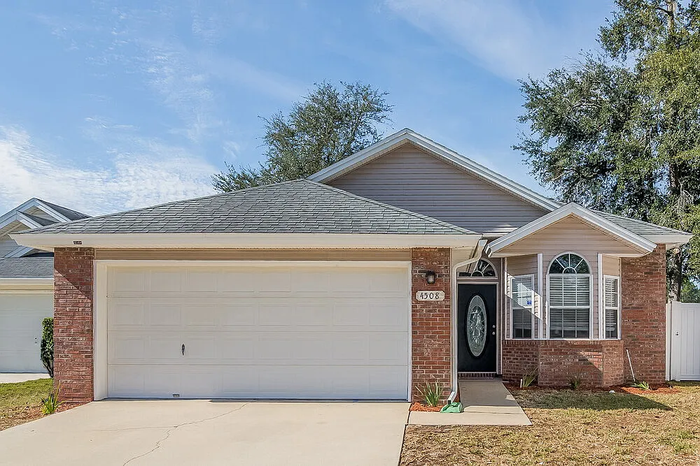 3 bed, 2.0 bath, 1416 sqft, $2,530 — Photo 1