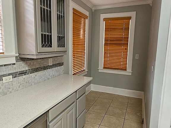 2nd image of 2579 Oak St #S
