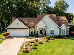 9 Centurian Cir, Webster, NY 14580