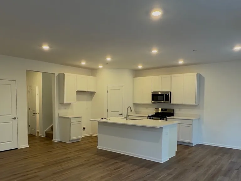 646 Cassia Ct — Photo 3