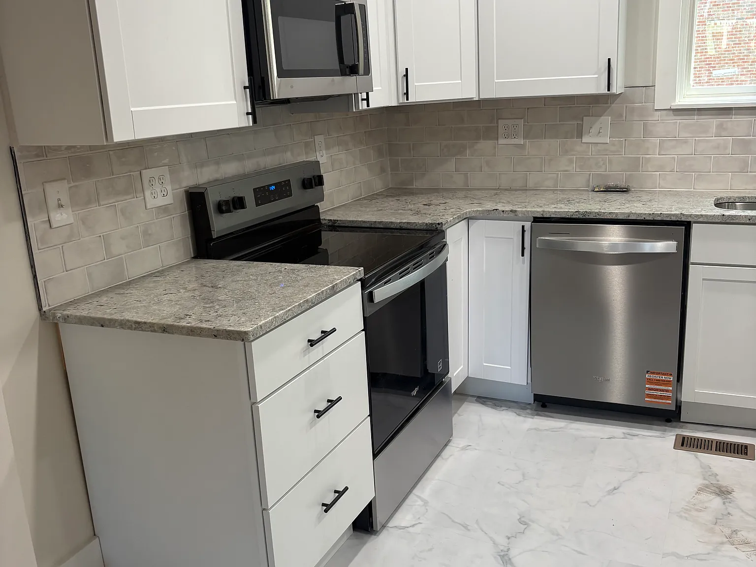 4 bed, 1968 sqft, $2,450 — Photo 3