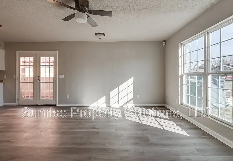 4713 Love Dr — Photo 4