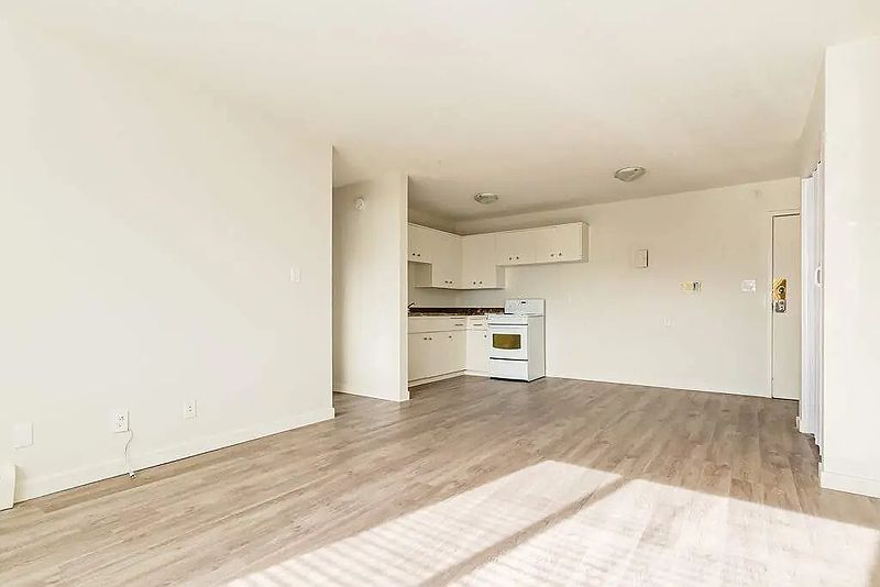 Edmonton Apartment for rent - 2 Bedrooms — photo 10