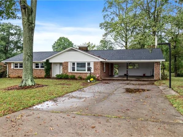 162 Midpines Dr, Winston Salem, NC 27127