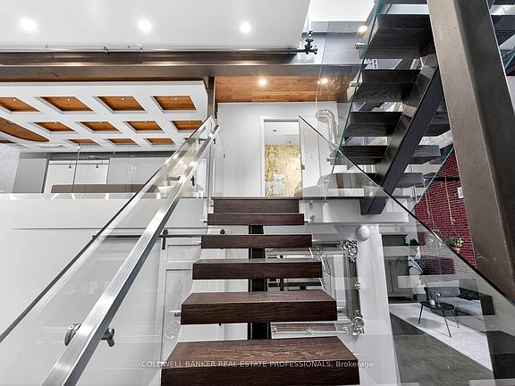 5th image of 326 Carlaw Ave #127