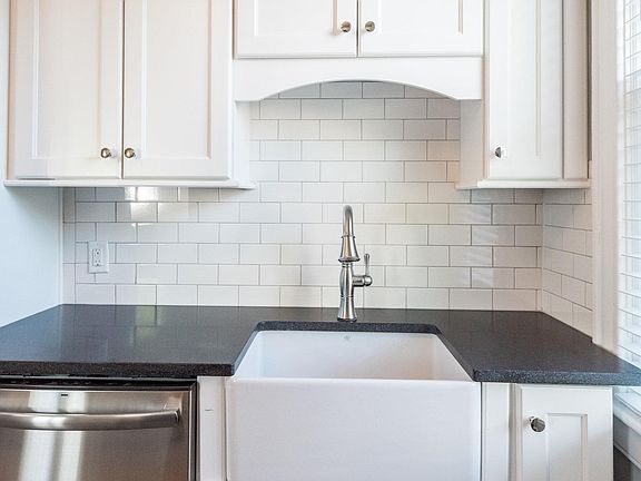 4th image of 104 N Vine St