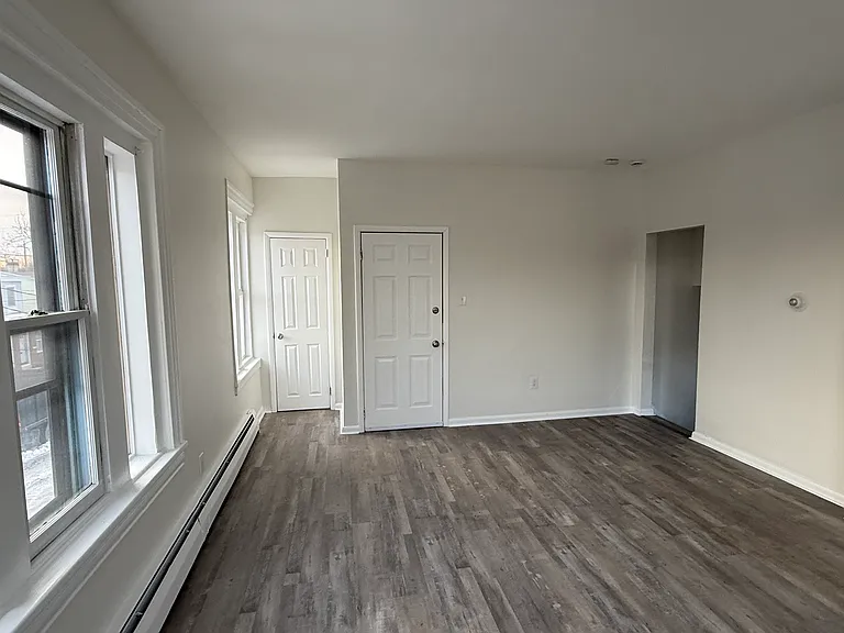 2401 W 2nd St #2 — Photo 8