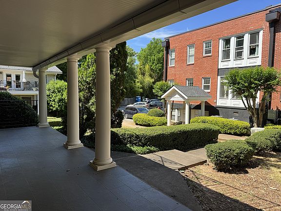 3rd image of 866 Briarcliff Rd NE APT B1