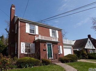 380 Ocean Ave, Malverne, NY 11565