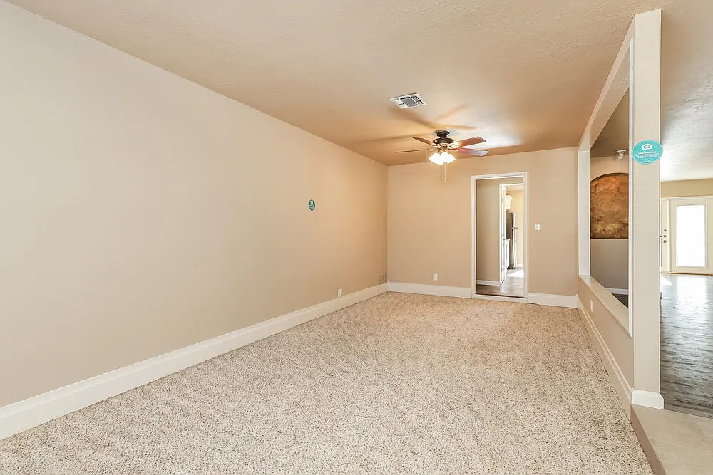 3 bed, 2.0 bath, 2106 sqft, $2,245 — Photo 4