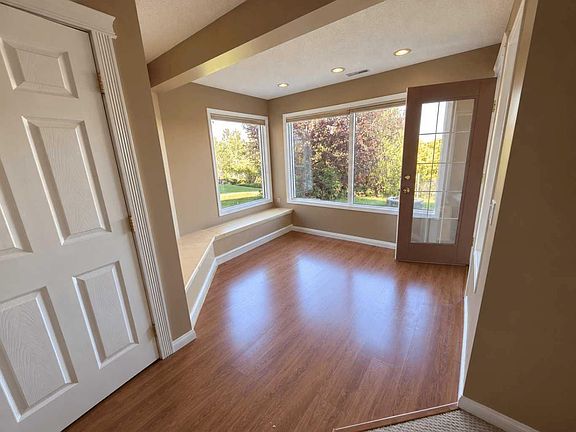 2nd image of 76 Valley Creek Cres NW