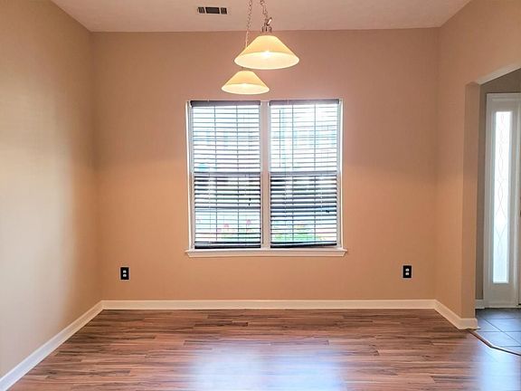 5th image of 930 Tree Creek Blvd