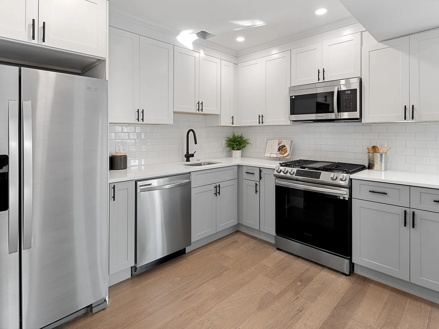 4 bed, 1180 sqft, $4,700 — Photo 2