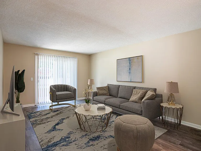 Hickory Creek Apartment and Townhomes — Photo 6
