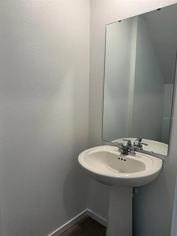 3 bed, 2.5 bath, 1386 sqft, $2,100 — Photo 3