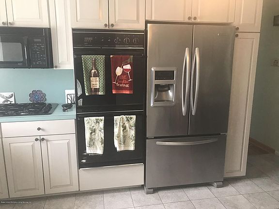 5th image of 108 Brookfield Ave