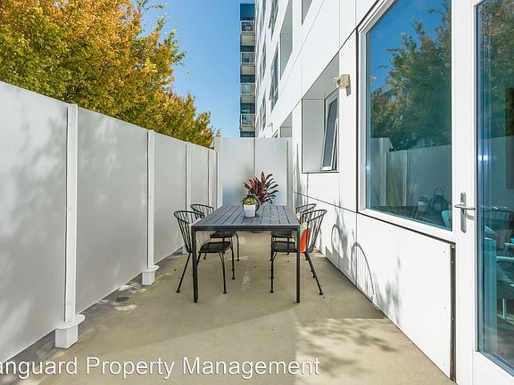 3rd image of 300 Berry St Unit 416