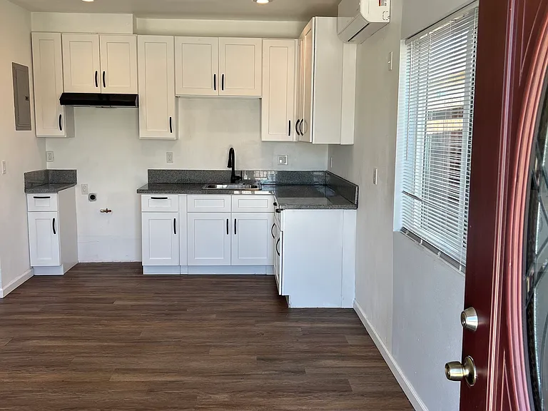 11507 Berendo Ave #A — Photo 3