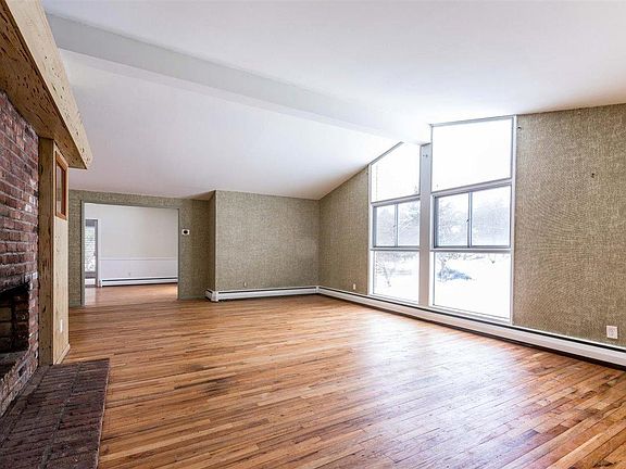3rd image of 243 Hillcrest Ln