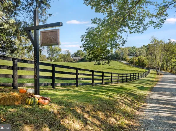 15012 Clover Hill Rd, Waterford, VA 20197