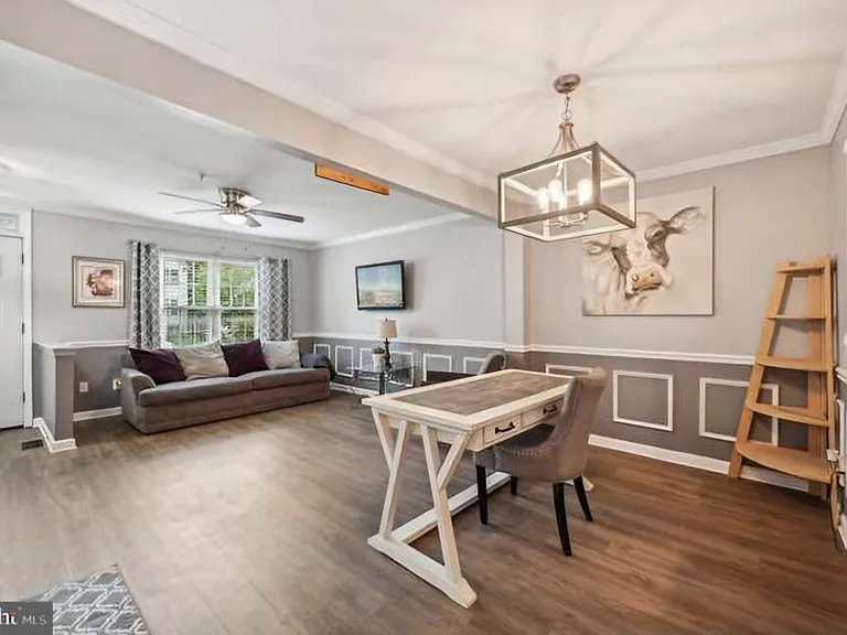 4408 Danbury Sq — Photo 1