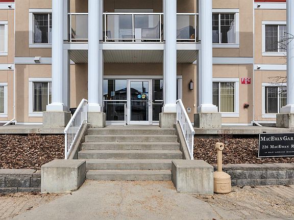 3rd image of 226 Macewan Rd SW #211