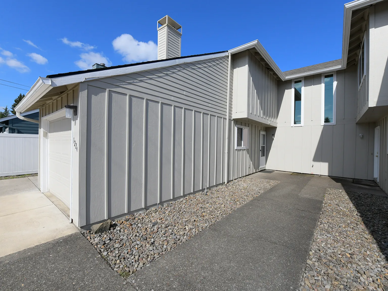 3 bed, 1.5 bath, 1150 sqft, $2,000 — Photo 3