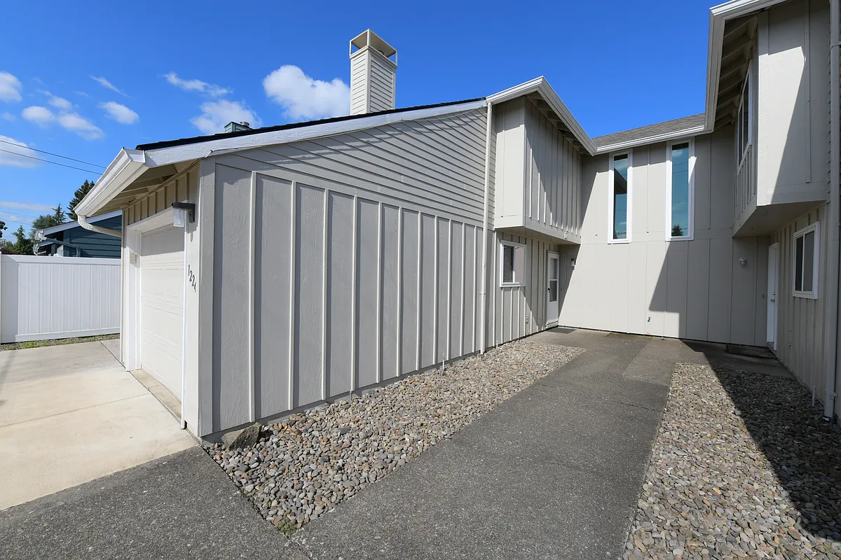 Building Photo - 1224 46th Pl SE #1224