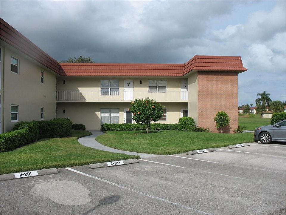 1st image of 11 Vista Palm Ln