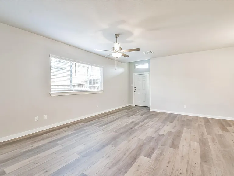 9800 Grosbeak Ln — Photo 7