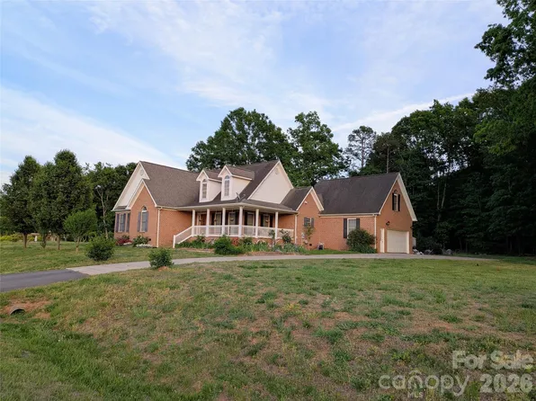 112 Hancock Xing, Clover, SC 29710